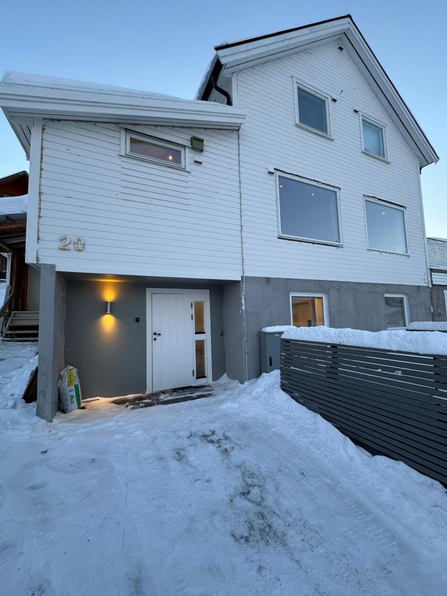 Sentralt Plassert Leilighet Ved Sherpatrappen Tromsø Eksteriør billede